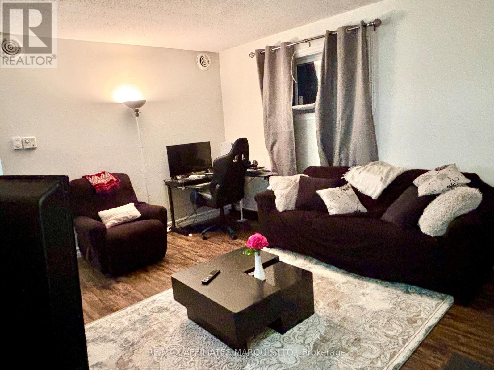 4 - 65 Race Street, Cornwall, ON - Indoor Photo Showing Living Room