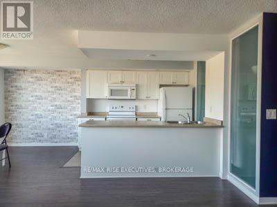 601 - 121 Queen Street, Kingston (East Of Sir John A. Blvd), ON - Indoor Photo Showing Kitchen With Double Sink