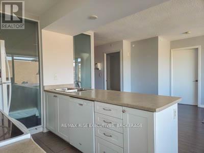 601 - 121 Queen Street, Kingston (East Of Sir John A. Blvd), ON - Indoor Photo Showing Kitchen