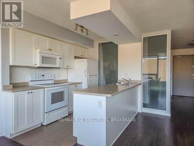 601 - 121 Queen Street, Kingston (East Of Sir John A. Blvd), ON - Indoor Photo Showing Kitchen
