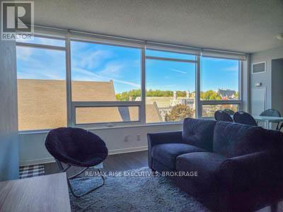 601 - 121 Queen Street, Kingston (East Of Sir John A. Blvd), ON - Indoor Photo Showing Living Room