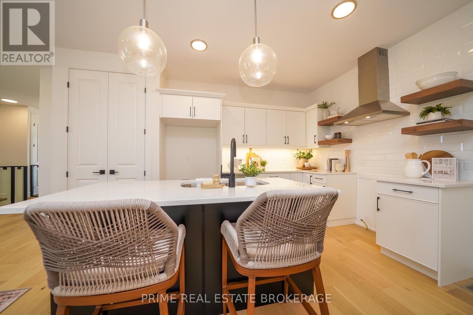 55 - 2 Coastal Crescent, Lambton Shores (Grand Bend), ON - Indoor Photo Showing Kitchen