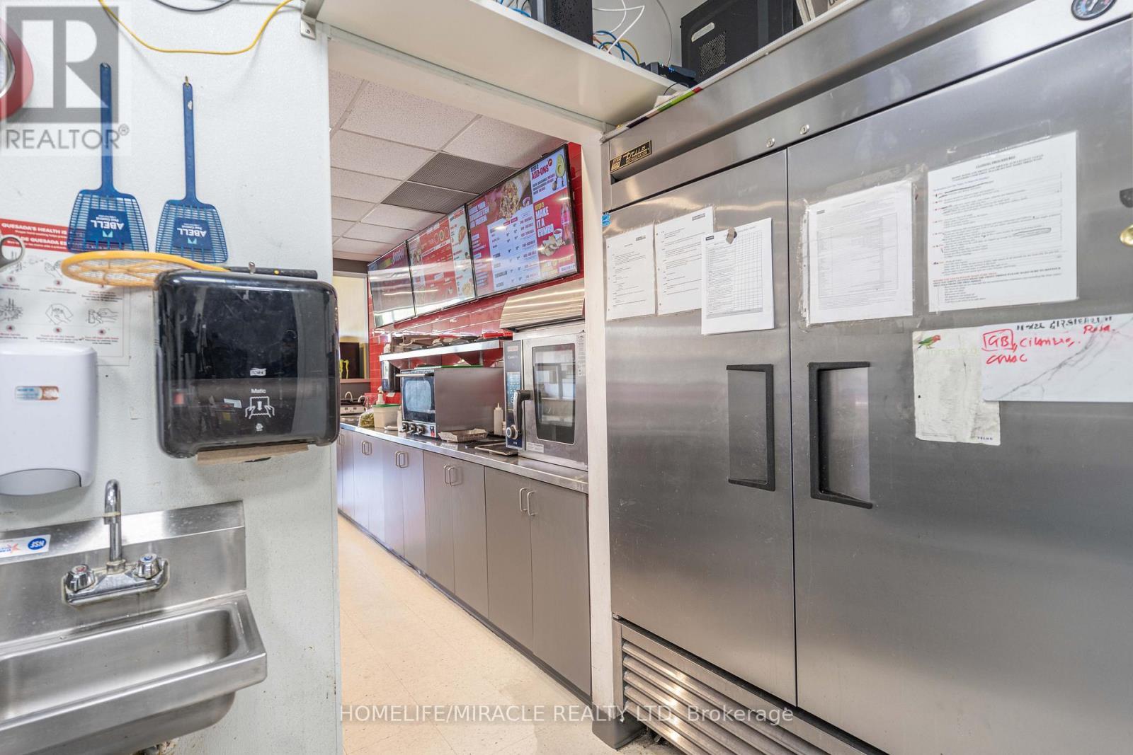 3 - 324 Highland Road W, Kitchener, ON