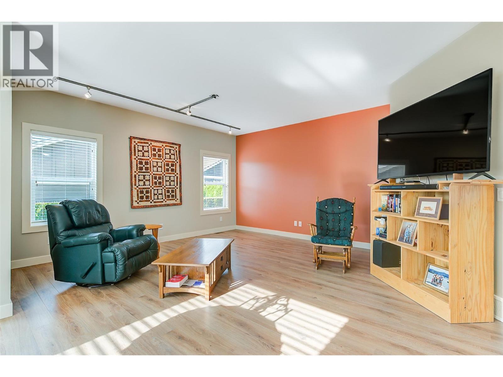 2064 Aspen Drive, Westbank, BC - Indoor Photo Showing Living Room
