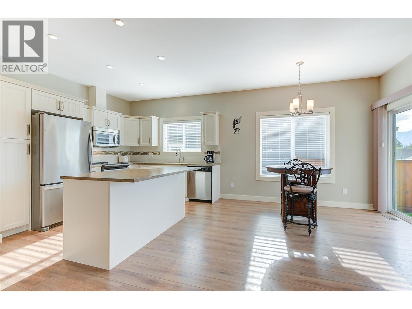 2064 Aspen Drive, Westbank, BC - Indoor Photo Showing Kitchen