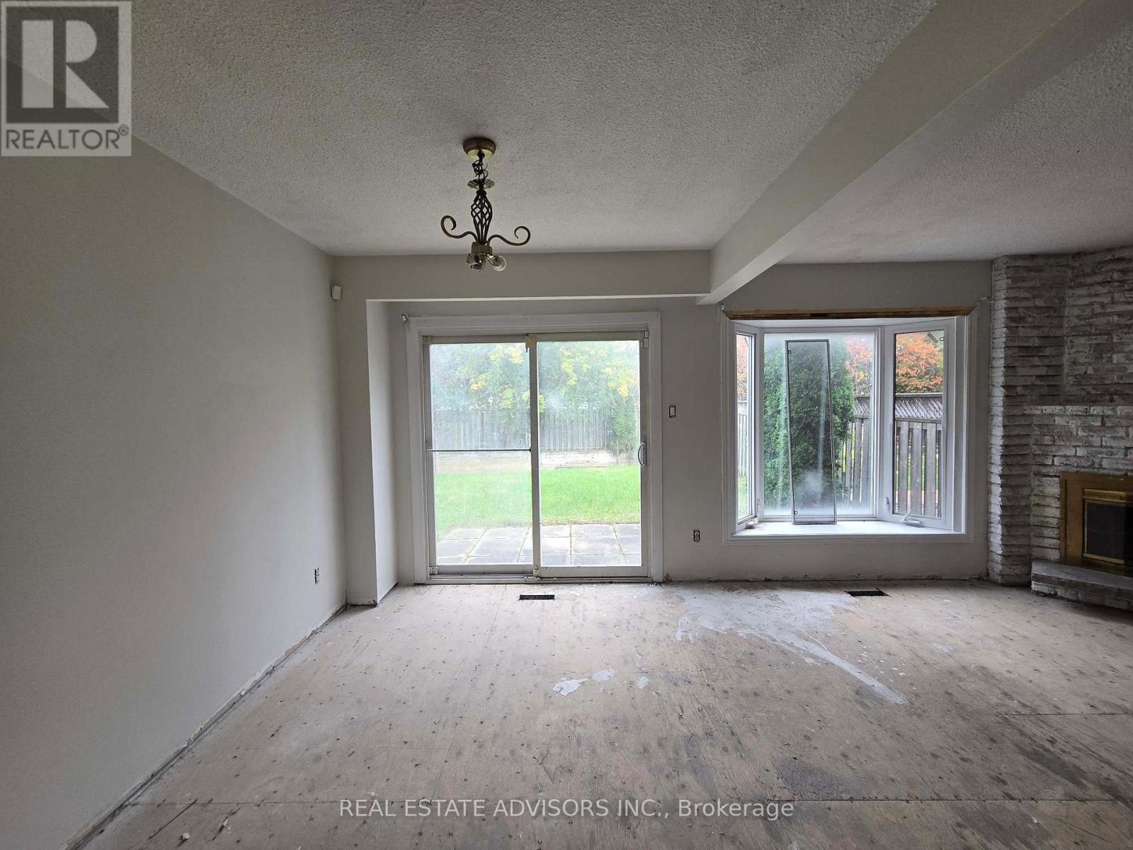 238 Braymore Boulevard, Toronto, ON - Indoor With Fireplace