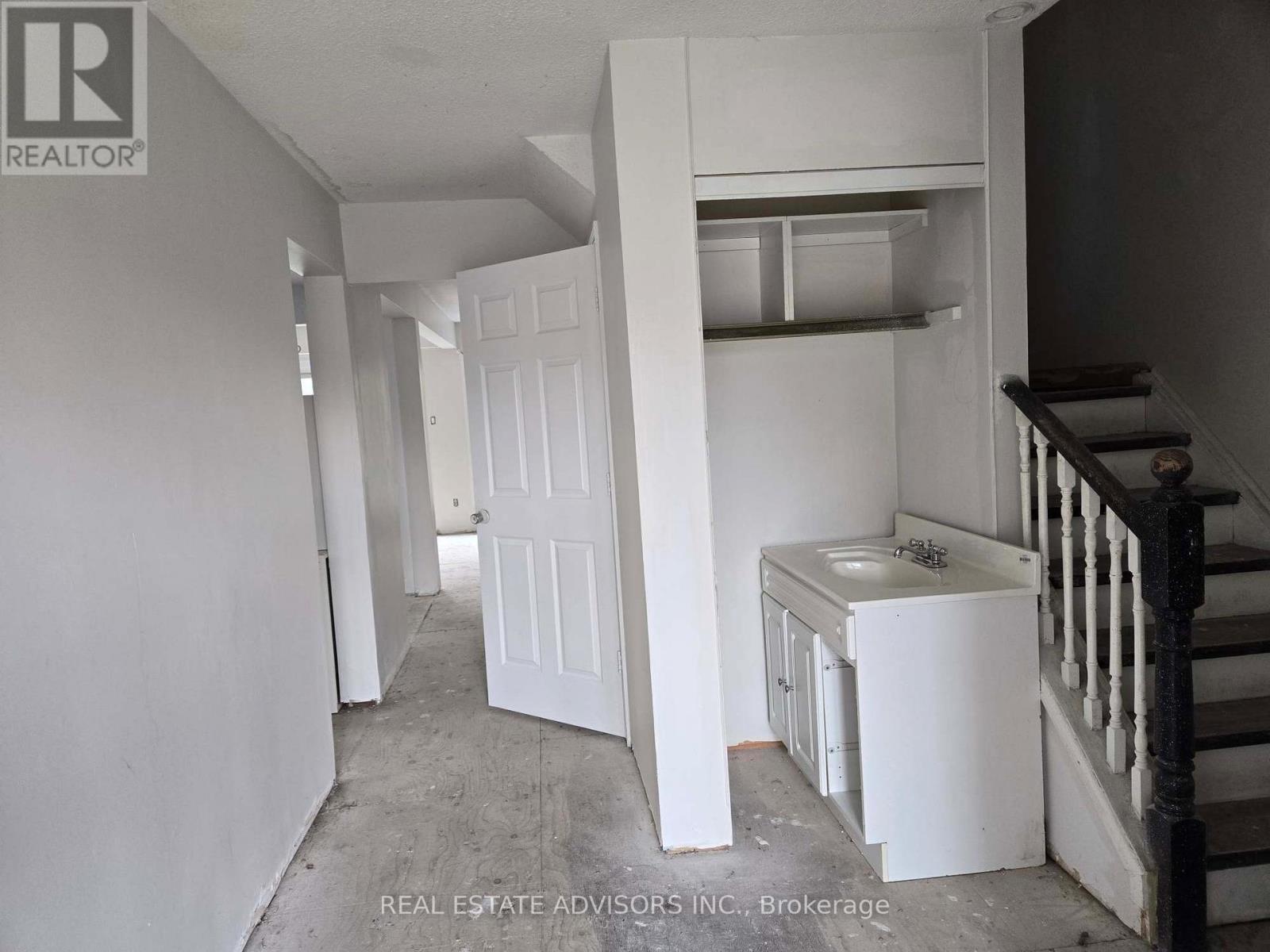238 Braymore Boulevard, Toronto, ON - Indoor Photo Showing Laundry Room
