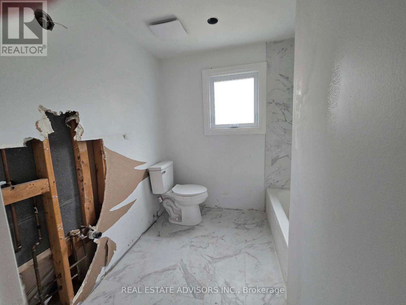 238 Braymore Boulevard, Toronto, ON - Indoor Photo Showing Bathroom