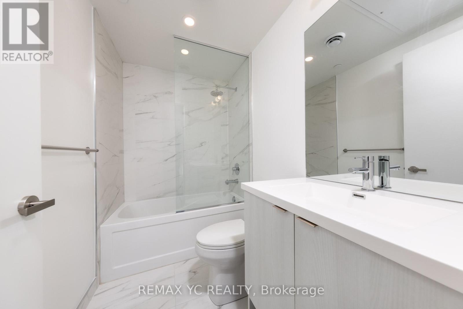 7108 - 138 Downes Street, Toronto, ON - Indoor Photo Showing Bathroom