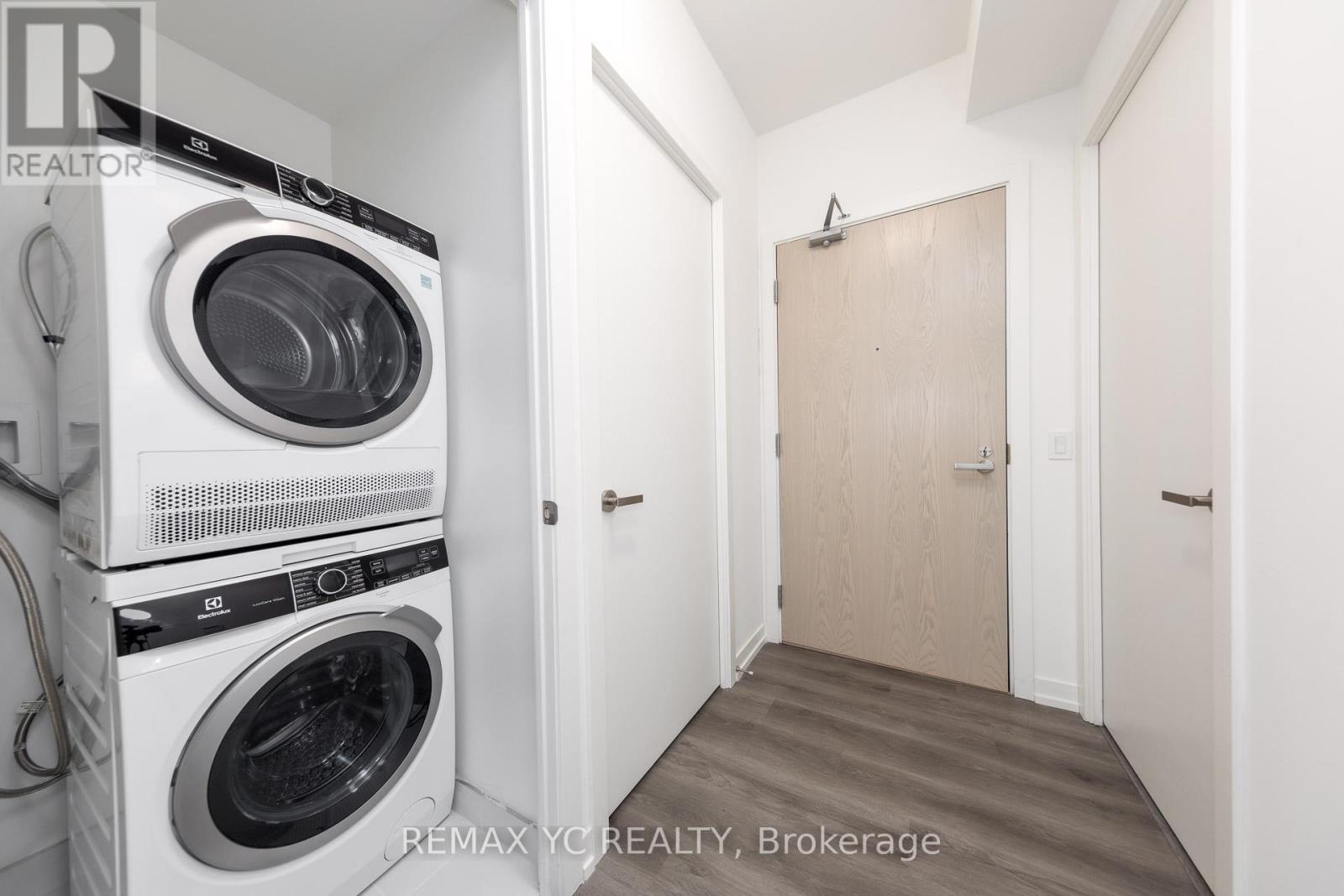 7108 - 138 Downes Street, Toronto, ON - Indoor Photo Showing Laundry Room