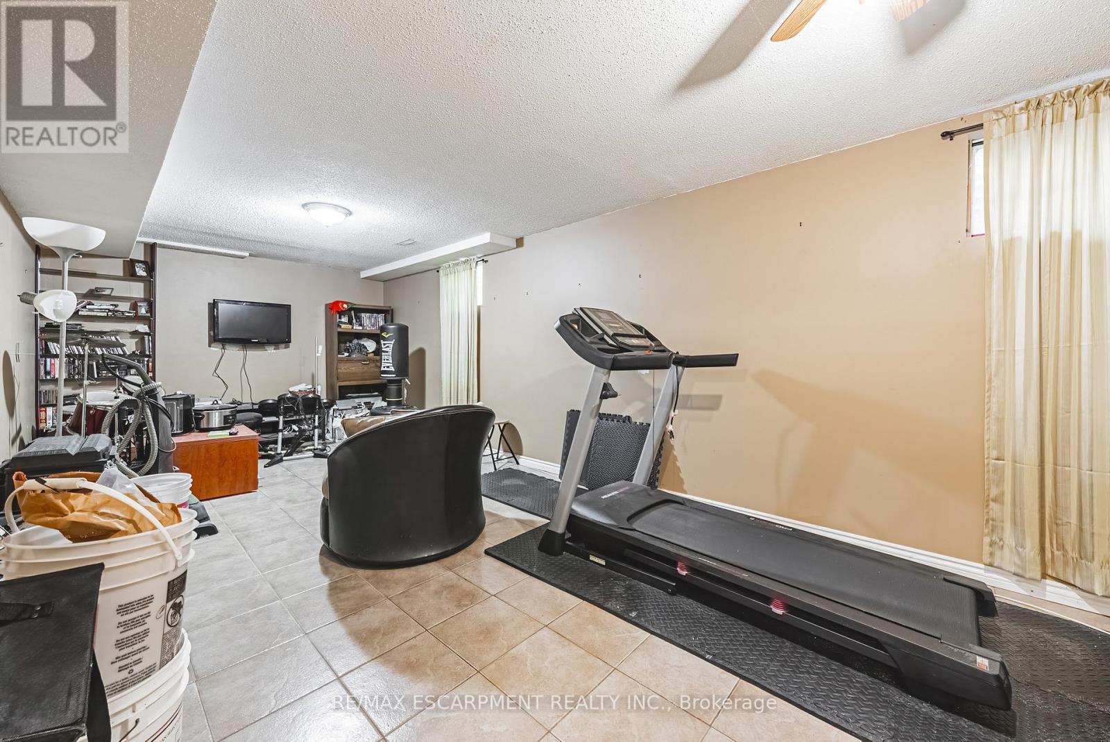 19 Glenhaven Court, Hamilton, ON - Indoor Photo Showing Gym Room