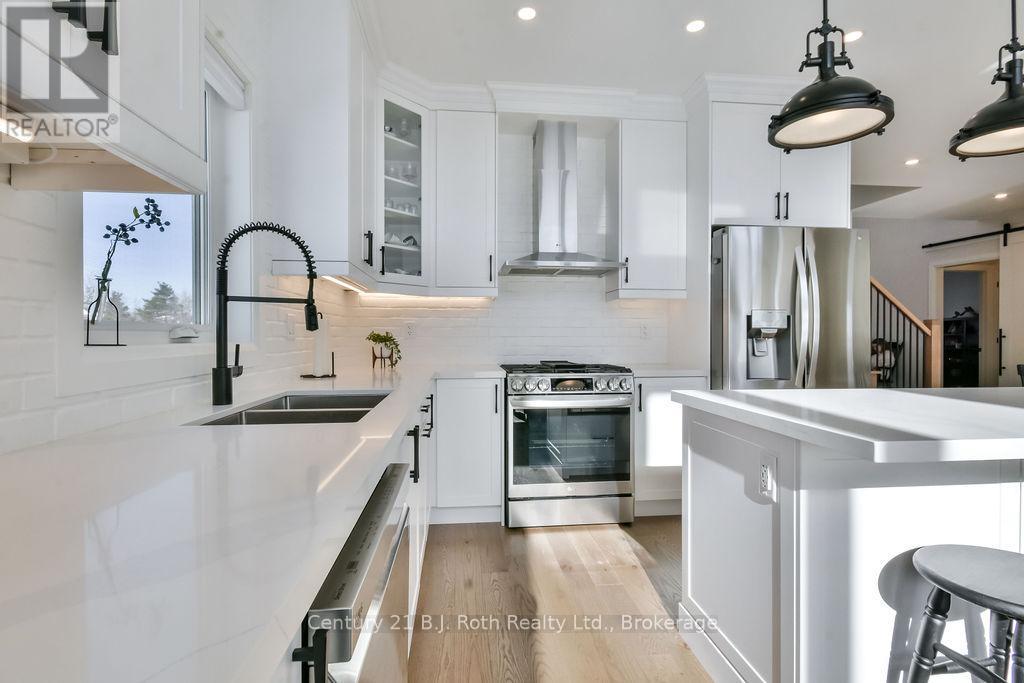 27 - 53 Dock Lane, Tay (Port Mcnicoll), ON - Indoor Photo Showing Kitchen With Double Sink With Upgraded Kitchen
