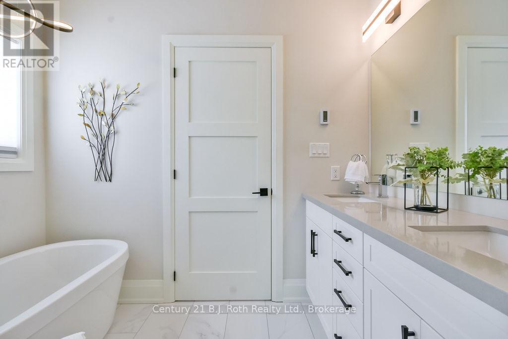 27 - 53 Dock Lane, Tay (Port Mcnicoll), ON - Indoor Photo Showing Bathroom