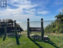 Gorgeous place to sit just ashort walk away -