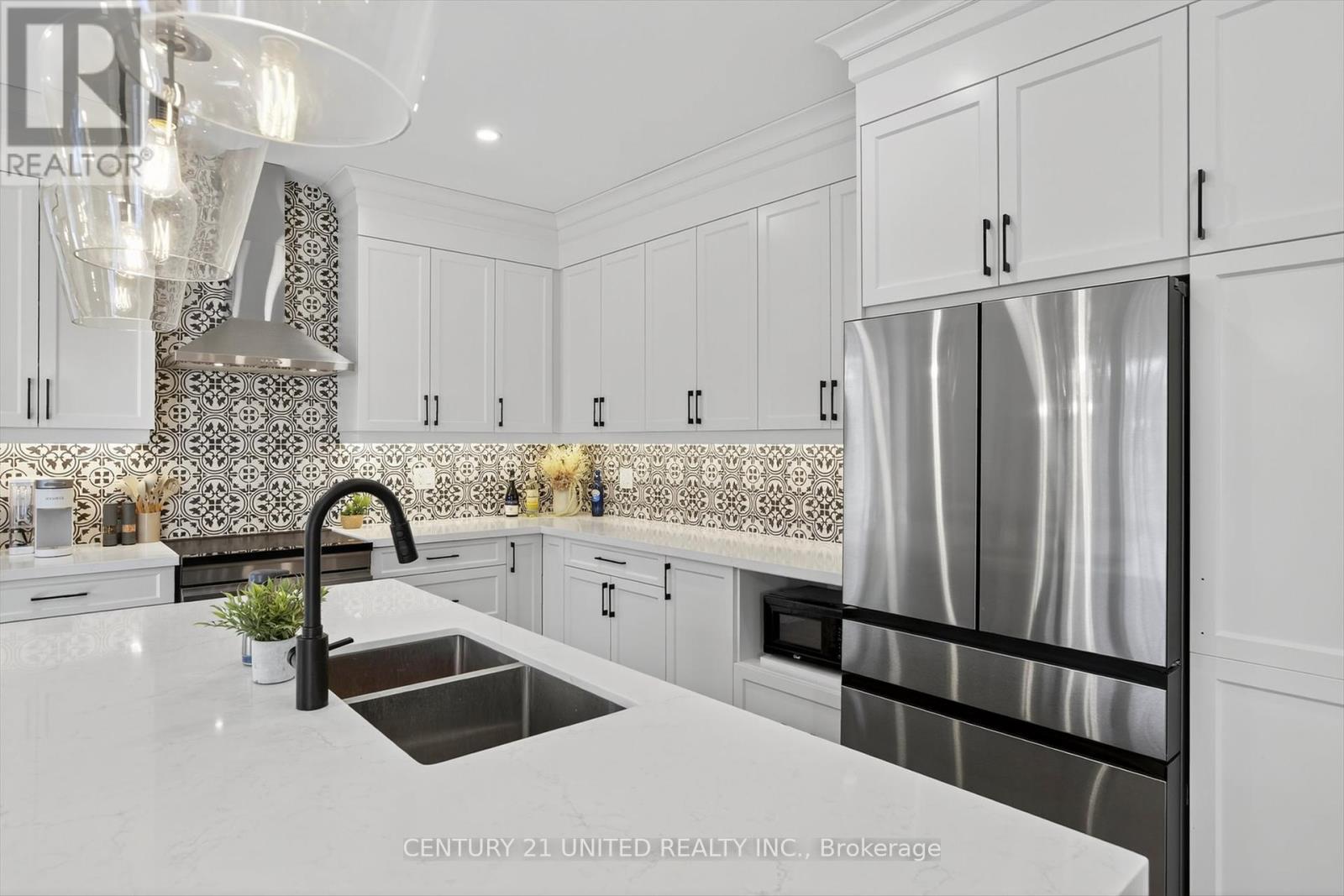 75 Riverside Boulevard, Trent Hills, ON - Indoor Photo Showing Kitchen With Double Sink With Upgraded Kitchen