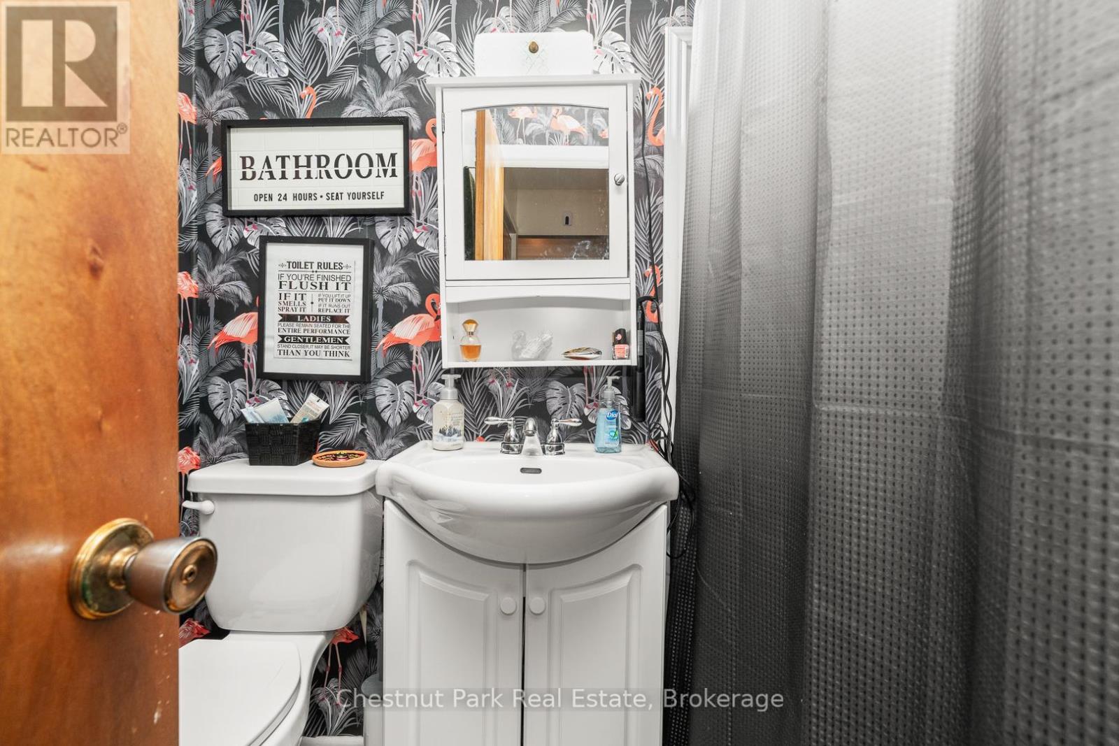 One Bedroom Upper Level - 84 Hiram Street, Bracebridge (Macaulay), ON - Indoor Photo Showing Bathroom