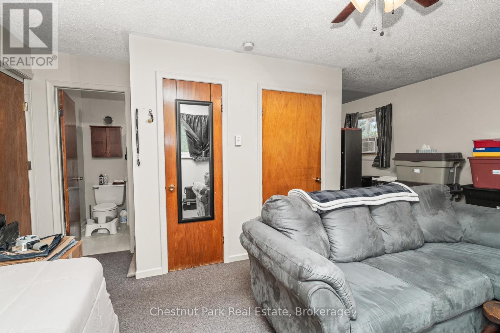 Upper Level Bachelor Suite - 84 Hiram Street, Bracebridge (Macaulay), ON - Indoor