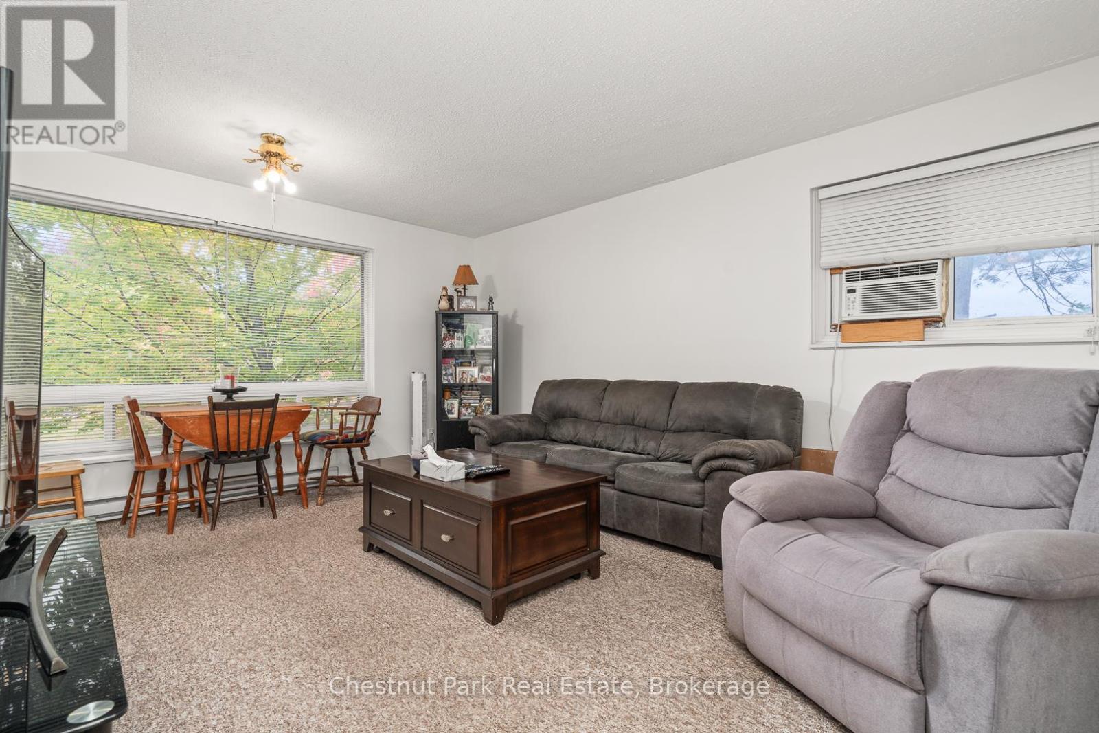 Upper Level One Bedroom - 84 Hiram Street, Bracebridge (Macaulay), ON - Indoor Photo Showing Living Room