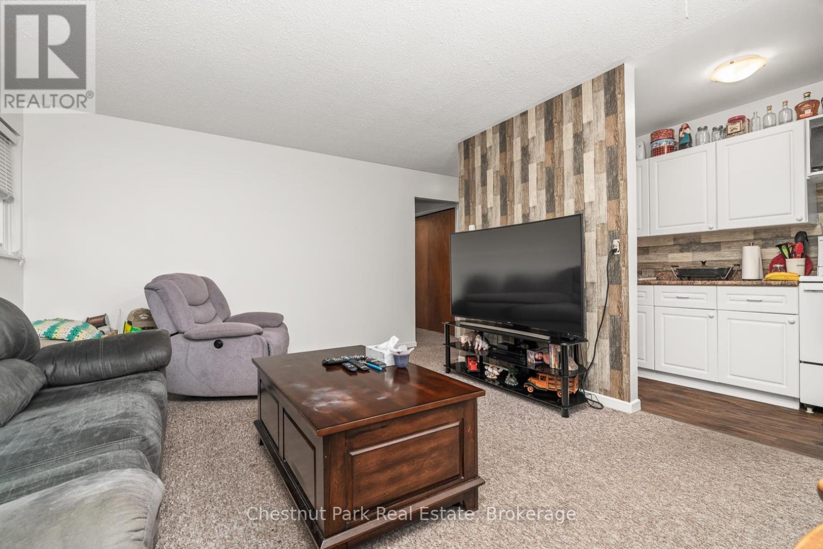 Upper Level One Bedroom - 84 Hiram Street, Bracebridge (Macaulay), ON - Indoor Photo Showing Living Room