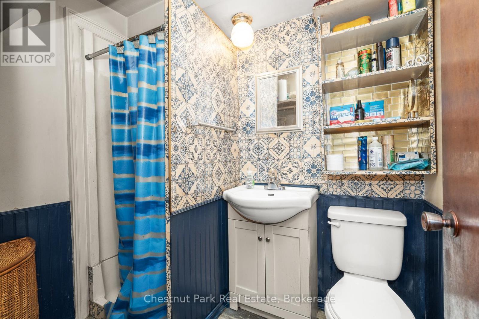 Lower Level Bachelor - 84 Hiram Street, Bracebridge (Macaulay), ON - Indoor Photo Showing Bathroom