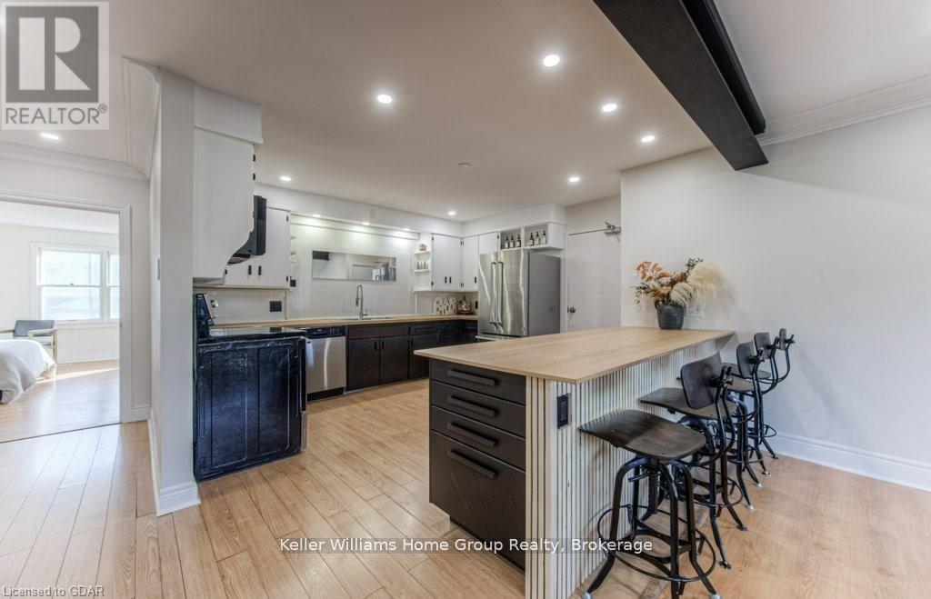 16A - 1085 Queens Boulevard, Kitchener, ON - Indoor Photo Showing Kitchen
