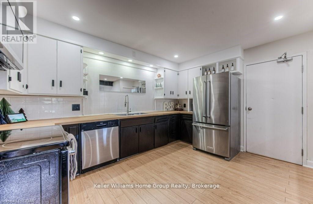 16A - 1085 Queens Boulevard, Kitchener, ON - Indoor Photo Showing Kitchen