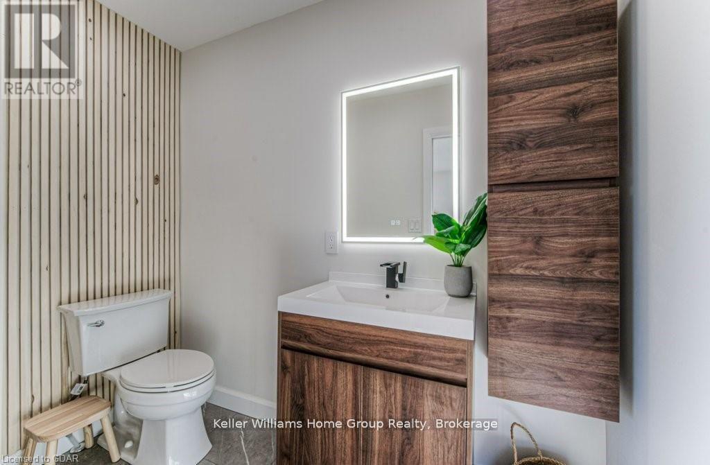 16A - 1085 Queens Boulevard, Kitchener, ON - Indoor Photo Showing Bathroom