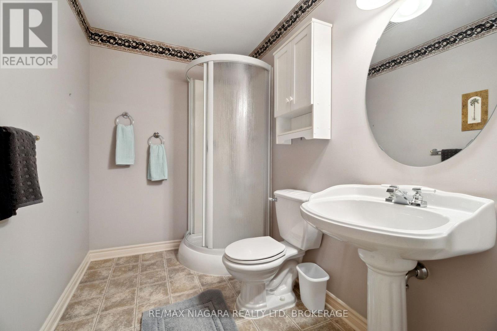 17 - 2684 Mewburn Road, Niagara Falls (Casey), ON - Indoor Photo Showing Bathroom