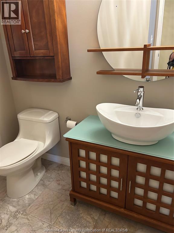 5125 Riverside Drive East Unit# 504, Windsor, ON - Indoor Photo Showing Bathroom