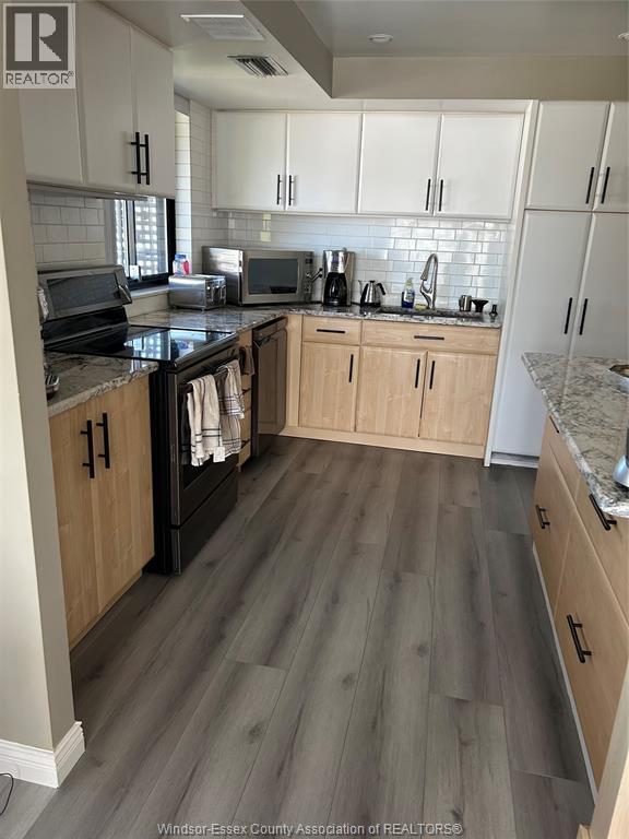 5125 Riverside Drive East Unit# 504, Windsor, ON - Indoor Photo Showing Kitchen