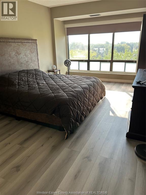 5125 Riverside Drive East Unit# 504, Windsor, ON - Indoor Photo Showing Bedroom