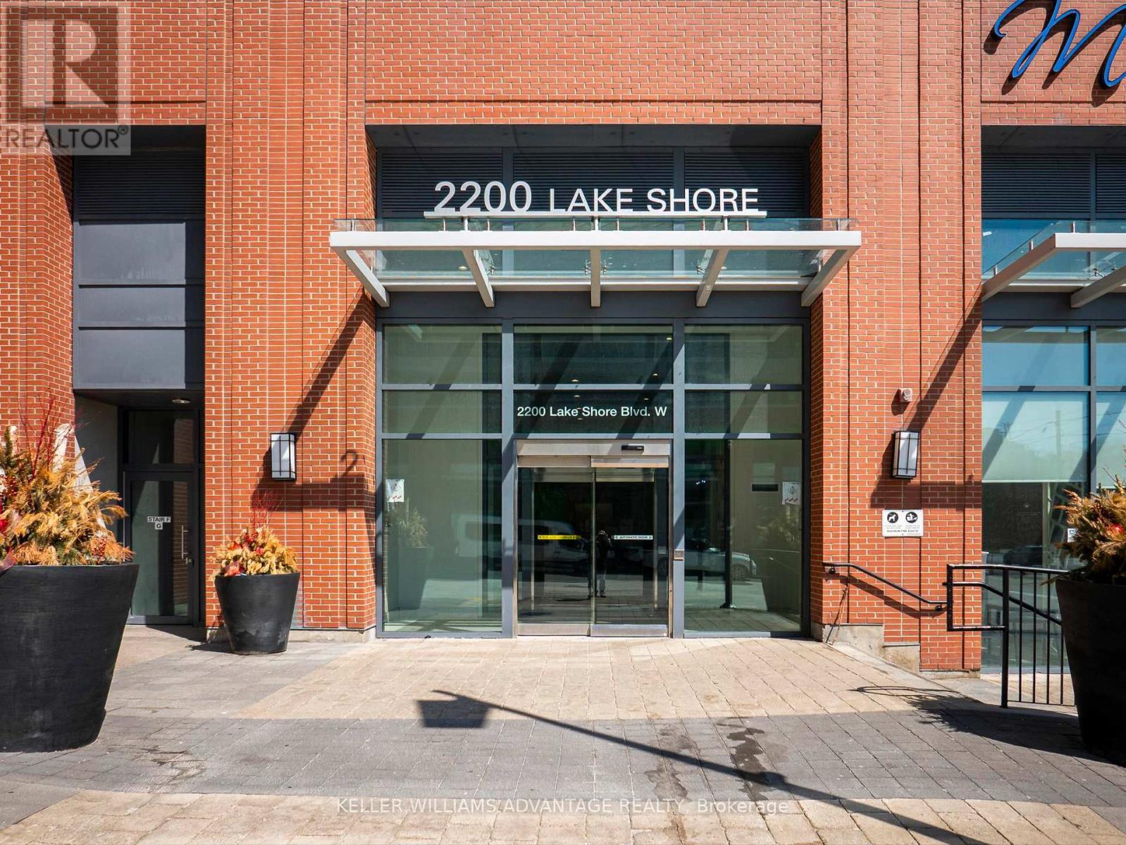 1104 - 2200 Lake Shore Boulevard W, Toronto, ON - Outdoor