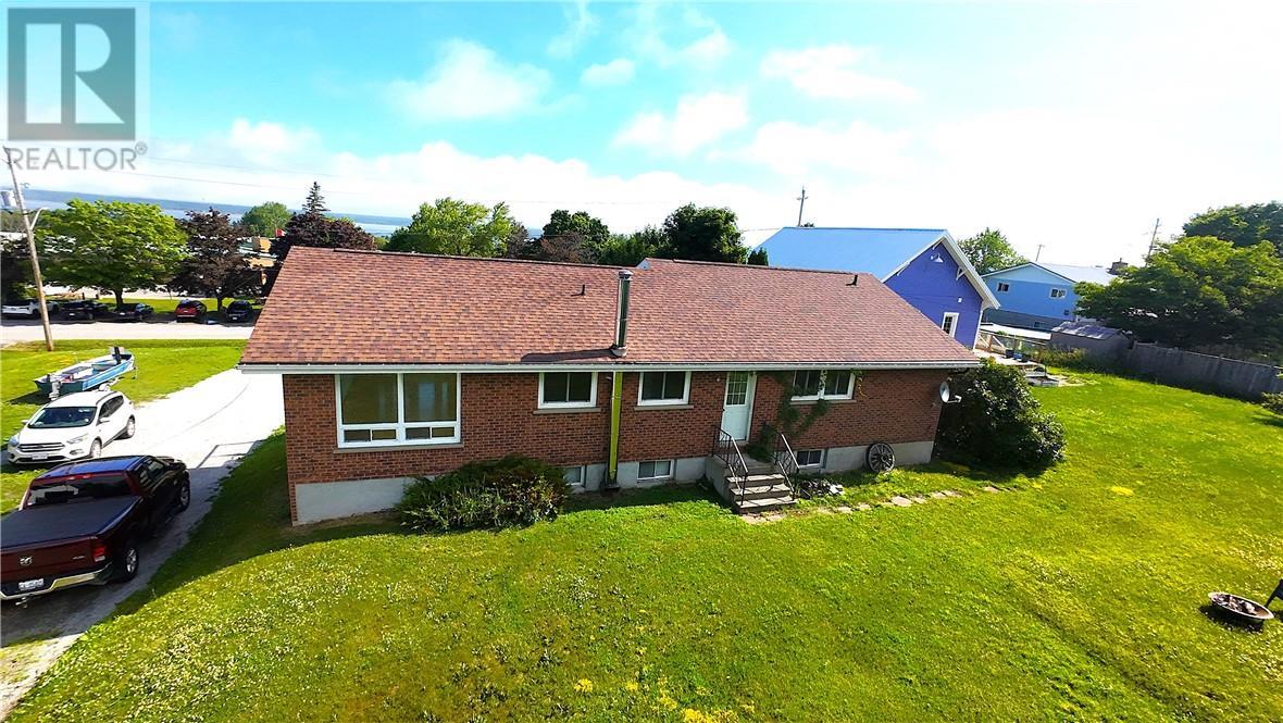 69 Robinson Street W, Little Current, ON - Outdoor