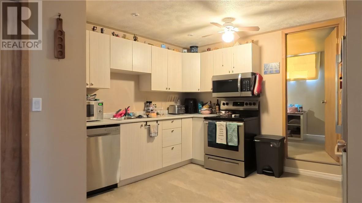 69 Robinson Street W, Little Current, ON - Indoor Photo Showing Kitchen