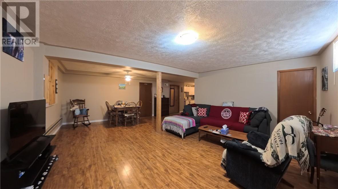 69 Robinson Street W, Little Current, ON - Indoor