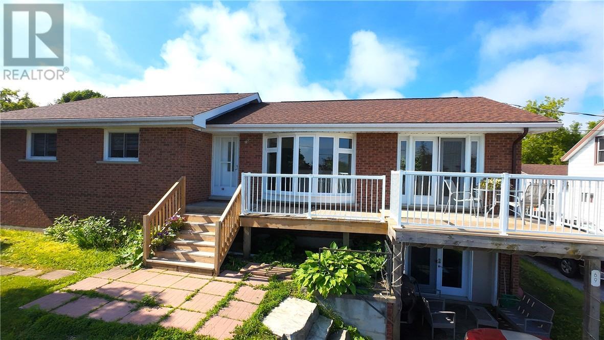 69 Robinson Street W, Little Current, ON - Outdoor