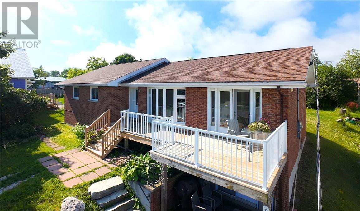 69 Robinson Street W, Little Current, ON - Outdoor