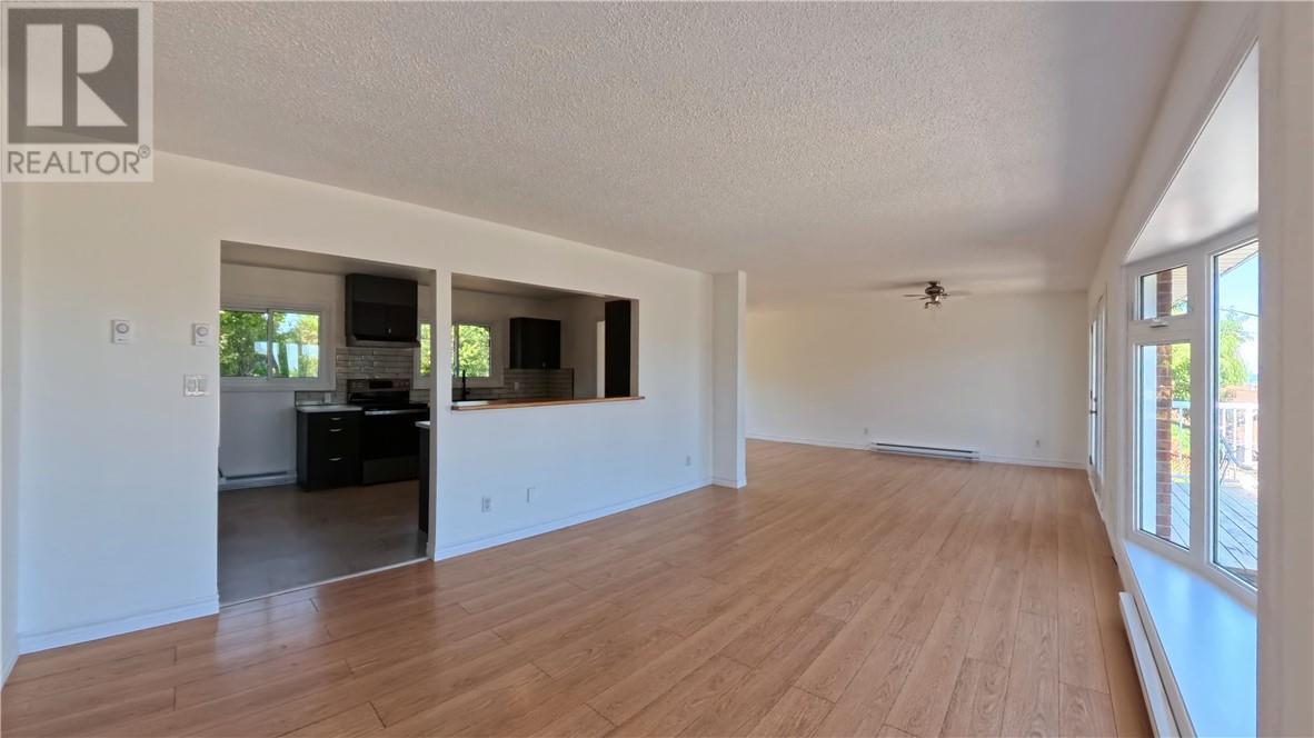 69 Robinson Street W, Little Current, ON - Indoor Photo Showing Other Room