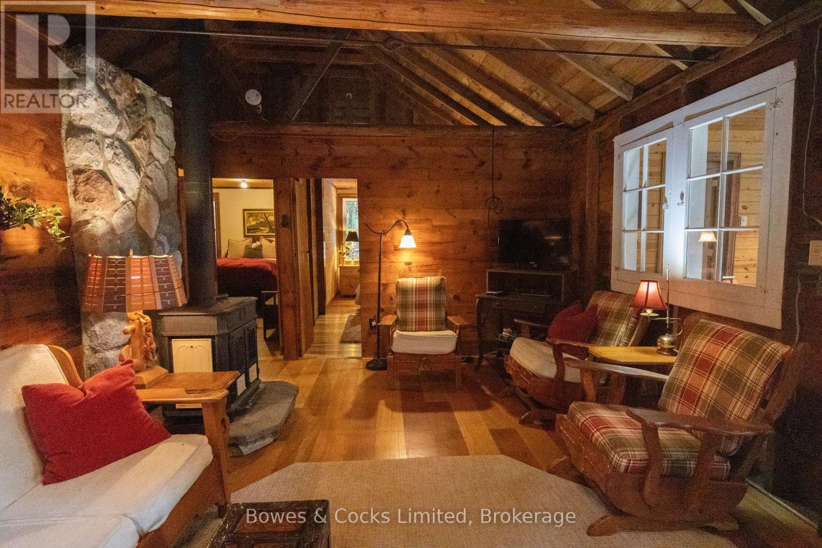 408 Couchs Road, North Kawartha, ON - Indoor Photo Showing Living Room