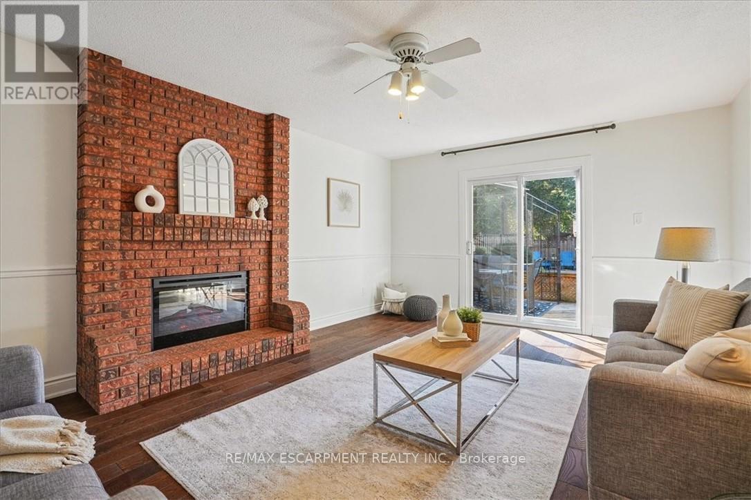41 Steen Drive, Mississauga, ON - Indoor Photo Showing Living Room With Fireplace