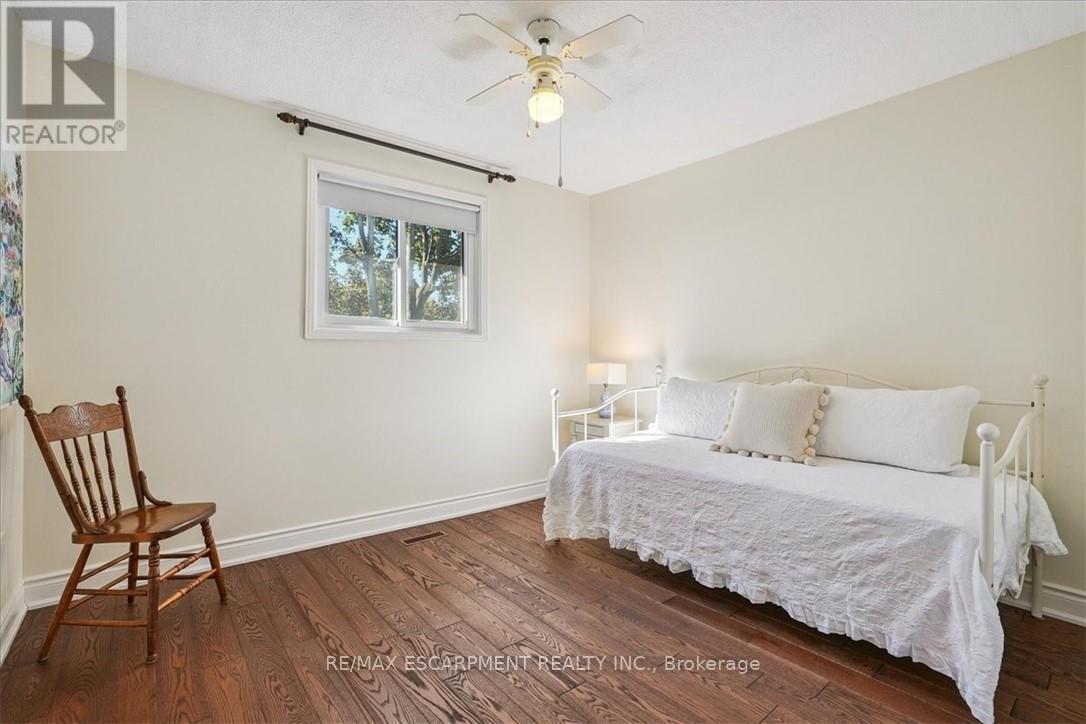 41 Steen Drive, Mississauga, ON - Indoor Photo Showing Bedroom