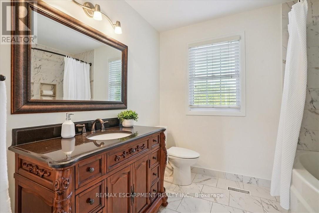 41 Steen Drive, Mississauga, ON - Indoor Photo Showing Bathroom