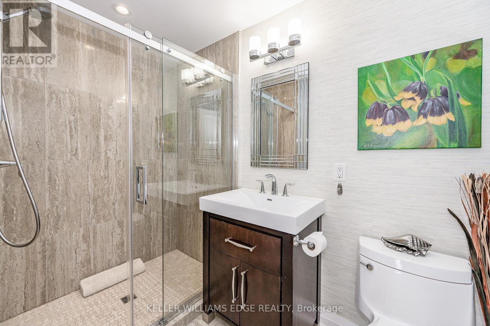 1081 Beach Boulevard, Hamilton, ON - Indoor Photo Showing Bathroom