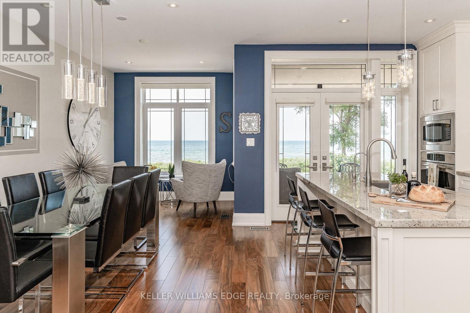 1081 Beach Boulevard, Hamilton, ON - Indoor Photo Showing Kitchen With Upgraded Kitchen