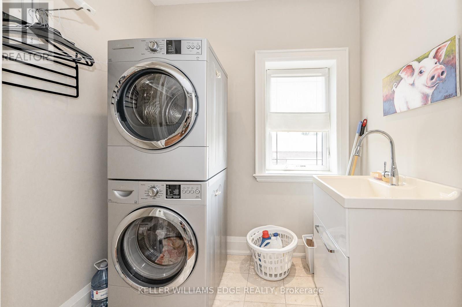 1081 Beach Boulevard, Hamilton, ON - Indoor Photo Showing Laundry Room