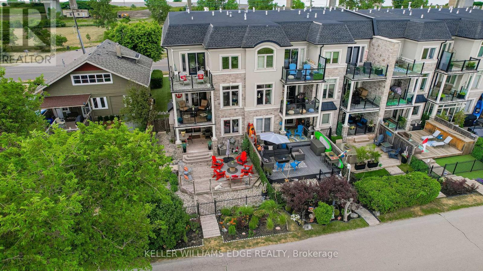 1081 Beach Boulevard, Hamilton, ON - Outdoor