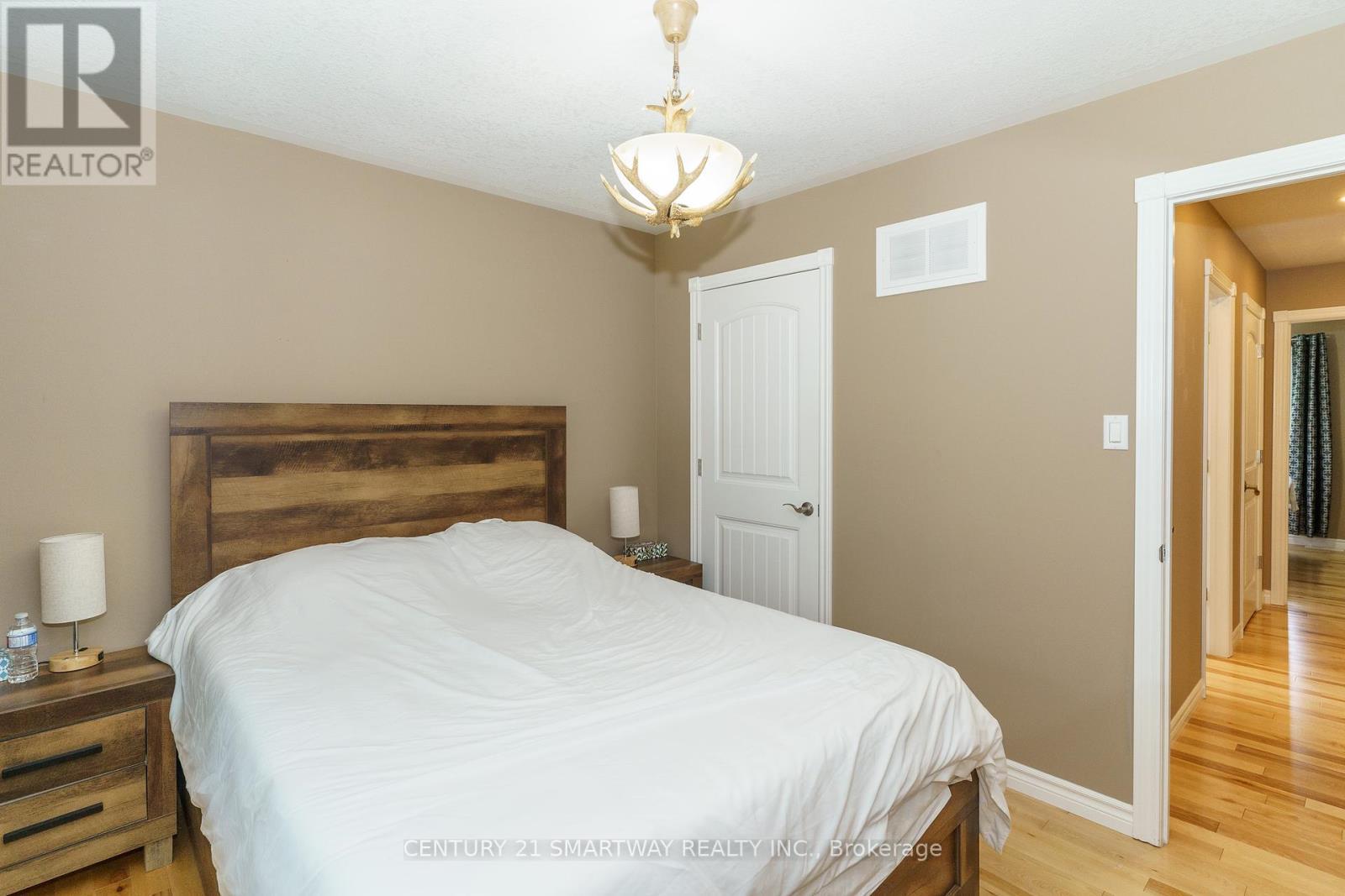 96 Main Street, Burk'S Falls, ON - Indoor Photo Showing Bedroom