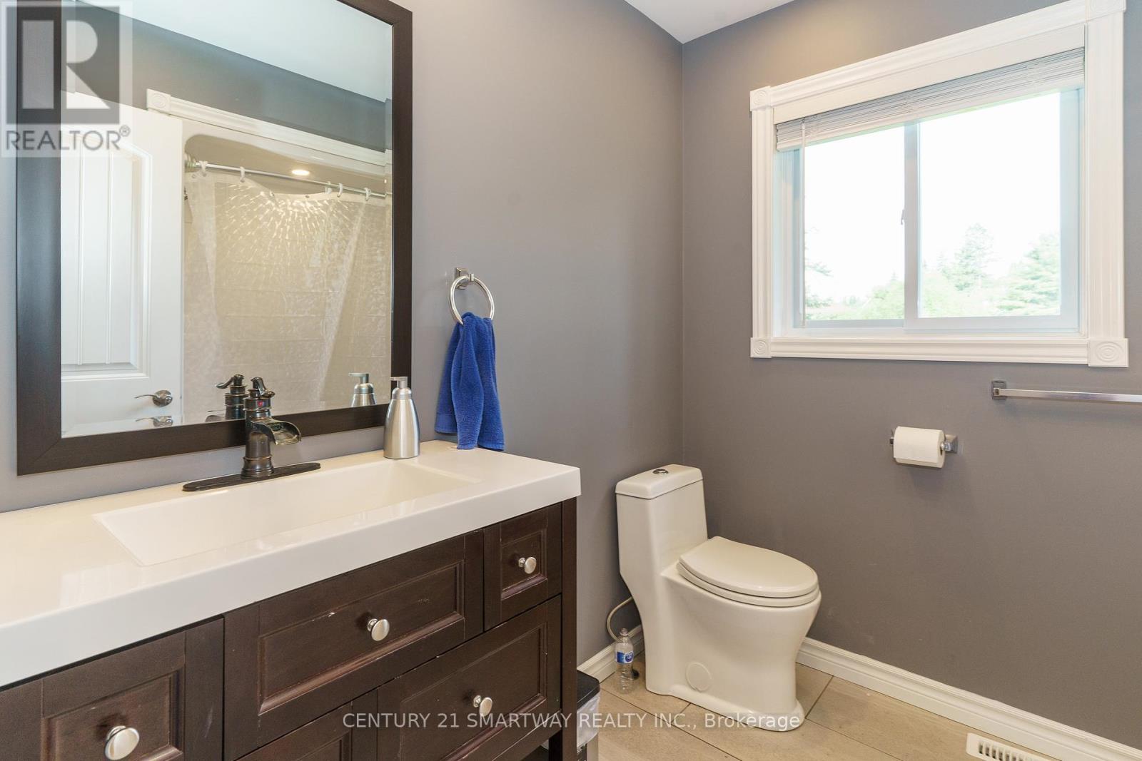 96 Main Street, Burk'S Falls, ON - Indoor Photo Showing Bathroom