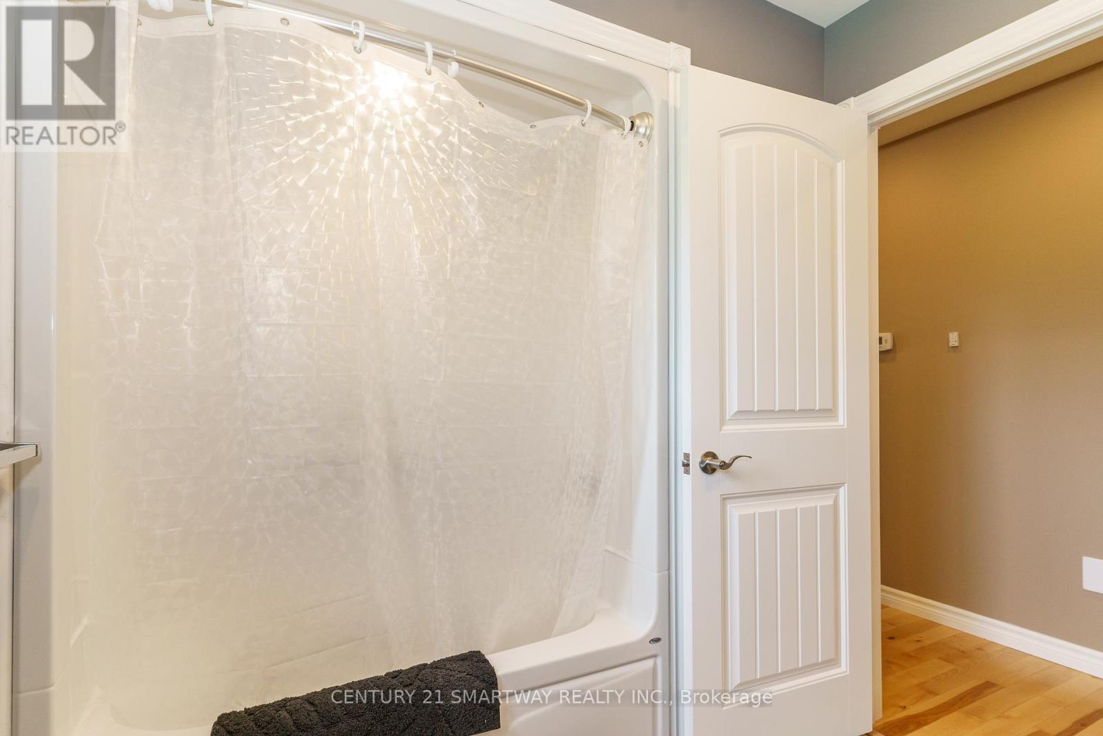 96 Main Street, Burk'S Falls, ON - Indoor Photo Showing Bathroom