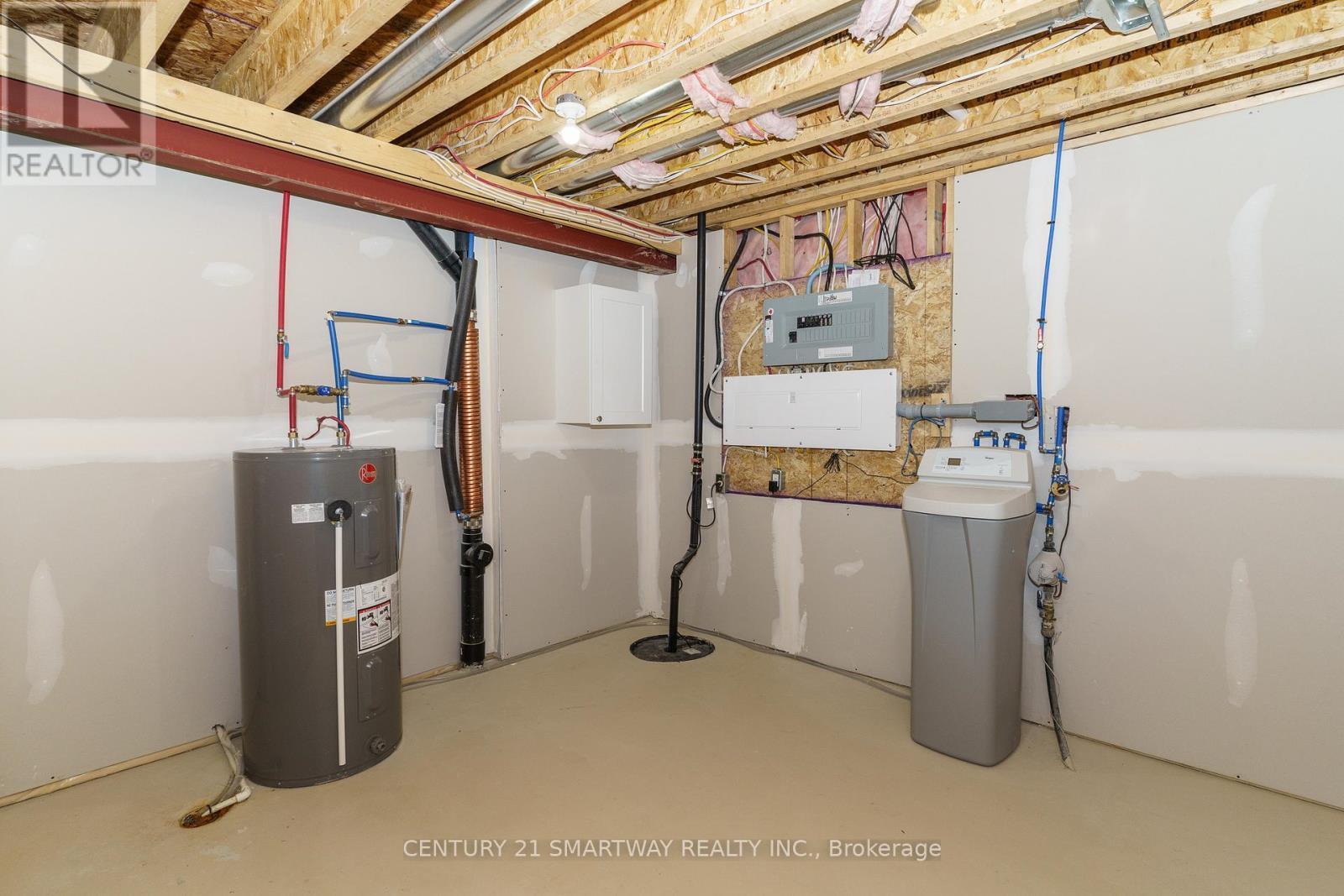 96 Main Street, Burk'S Falls, ON - Indoor Photo Showing Laundry Room